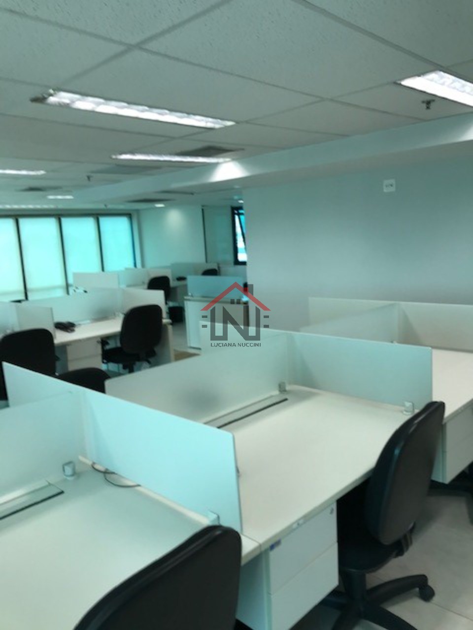 Conjunto Comercial de Alto Padrão com 170m², 4 vagas na melhor localização de Indianópolis, São Paulo-SP!