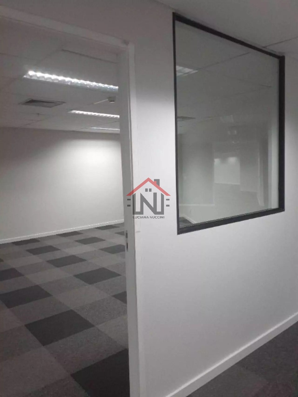 Prédio comercial de alto padrão para venda ou locação em Pinheiros, São Paulo-SP: 13 banheiros, 21 vagas de garagem, 775,00 m².