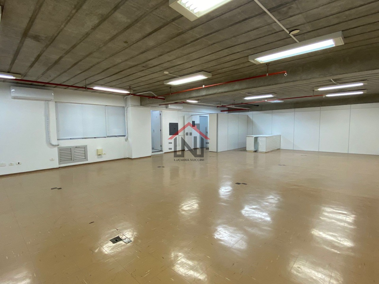 Conjunto Comercial de Alto Padrão na Vila Olímpia - São Paulo-SP: 1 Sala, 1 Banheiro, 4 Vagas, 190m². Venha Conferir!