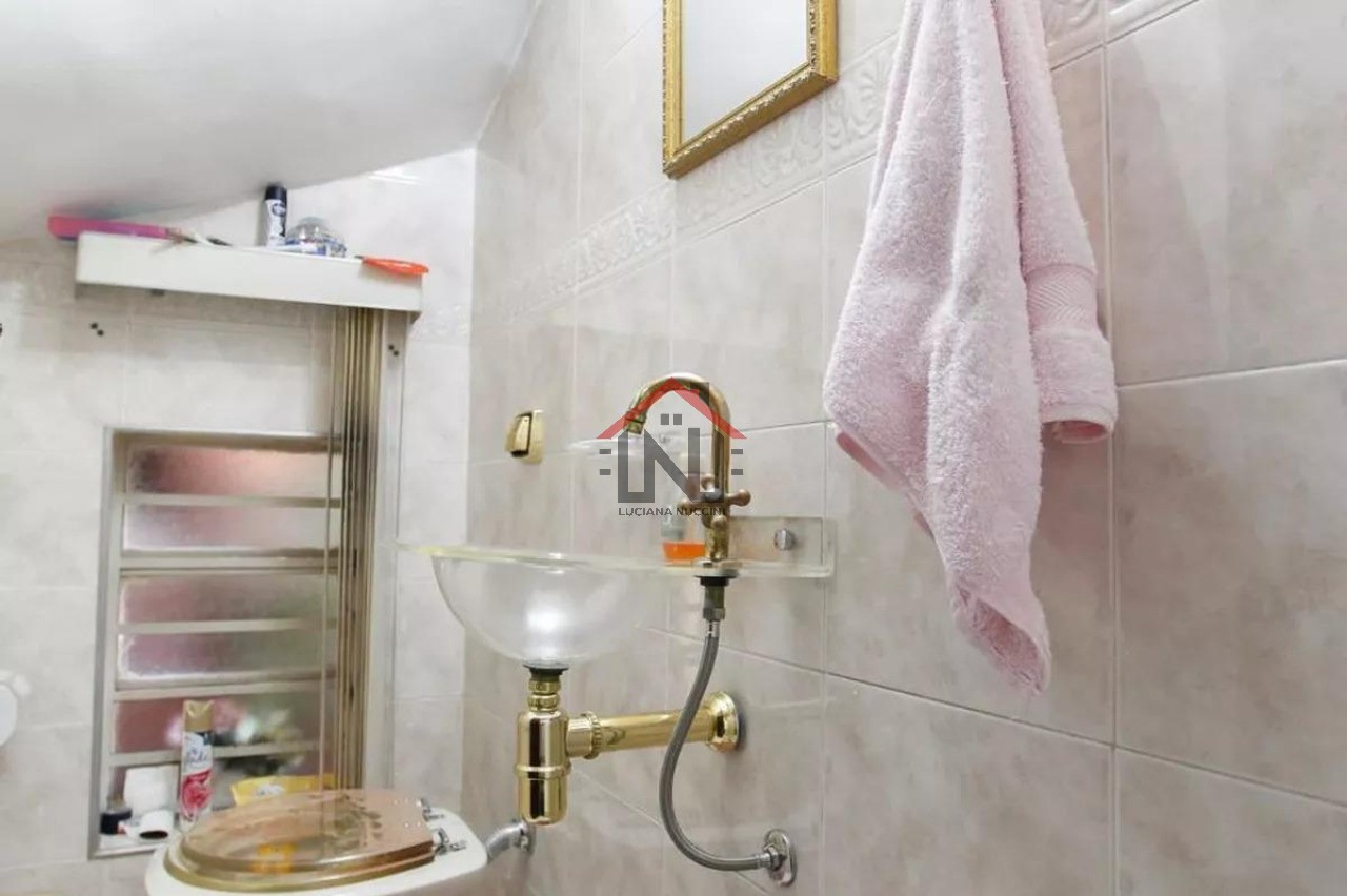 Casa à venda em São Paulo-SP, Parque Jabaquara: 3 quartos, 4 banheiros, 2 vagas, 189 m². Encontre seu lar dos sonhos!