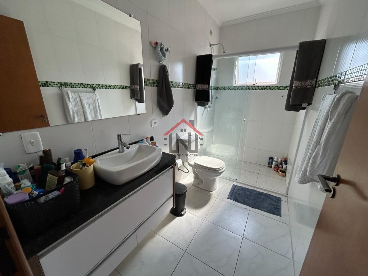 Imperdível Casa à Venda na Vila Mariana, São Paulo-SP: 3 Quartos, 3 Suítes, 1 Sala, 4 Banheiros, 6 Vagas de Garagem, 243m².