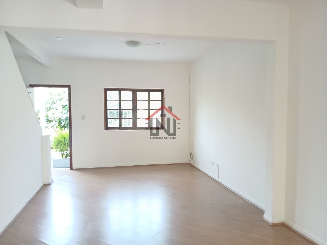 Casa para locação em São Paulo-SP, bairro Aclimação, 2 quartos, 1 sala, 1 vaga de garagem, 208m² de área.