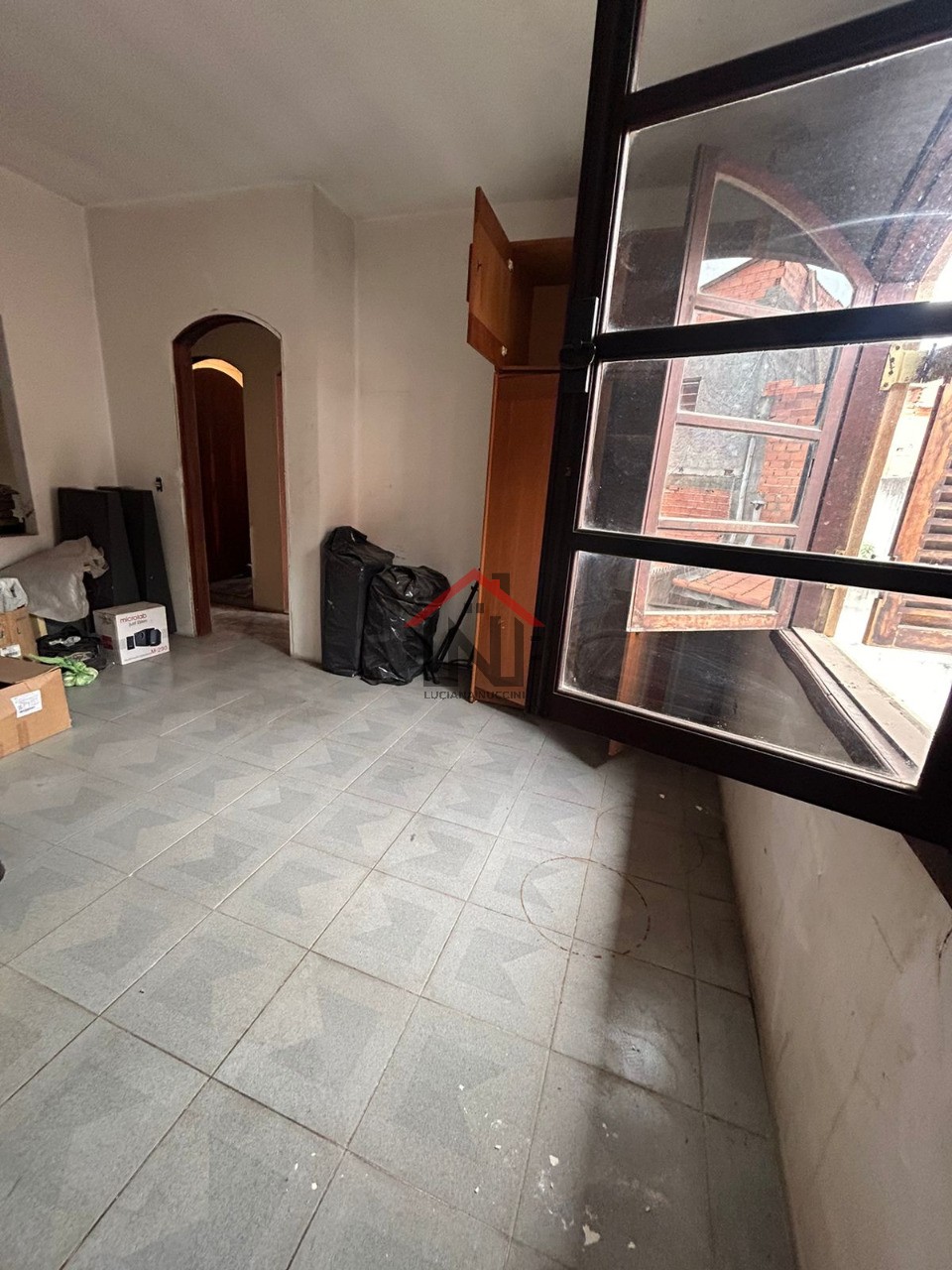 Casa à venda em São João Clímaco, São Paulo-SP: 3 quartos, 3 salas, 3 banheiros, 5 vagas de garagem, 298m² de área.