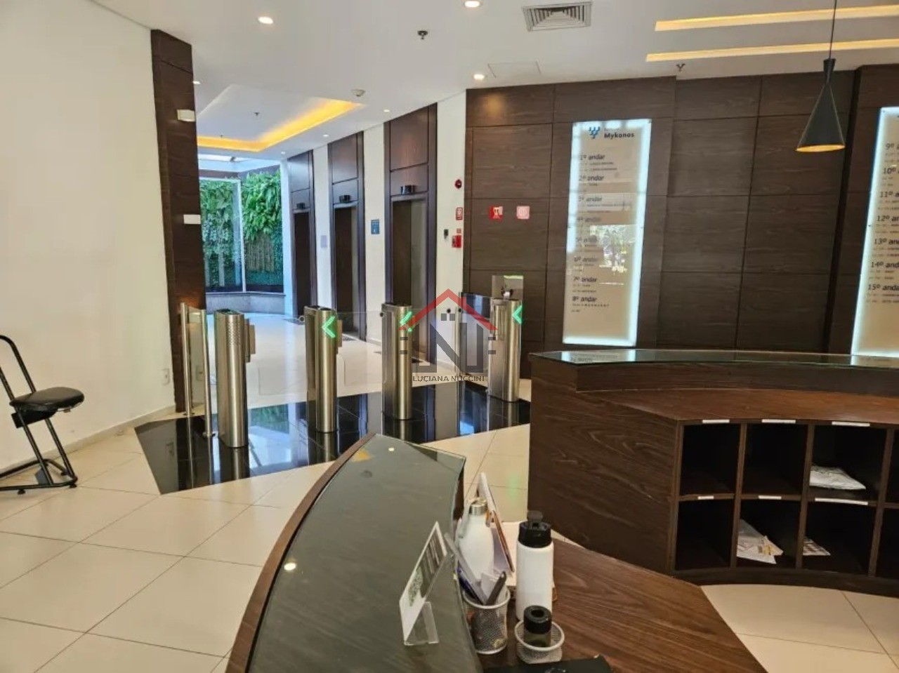 Conjunto Comercial para Locação na Vila Olímpia, São Paulo-SP: 1 Sala, 2 Banheiros, 6 Vagas de Garagem, 290m² de Área.