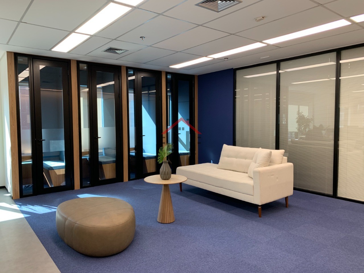 Conjunto Comercial de Alto Padrão para Locação no Jardim Paulistano, São Paulo-SP: 1 Sala, 6 Banheiros, 8 Vagas de Garagem, 335m²!