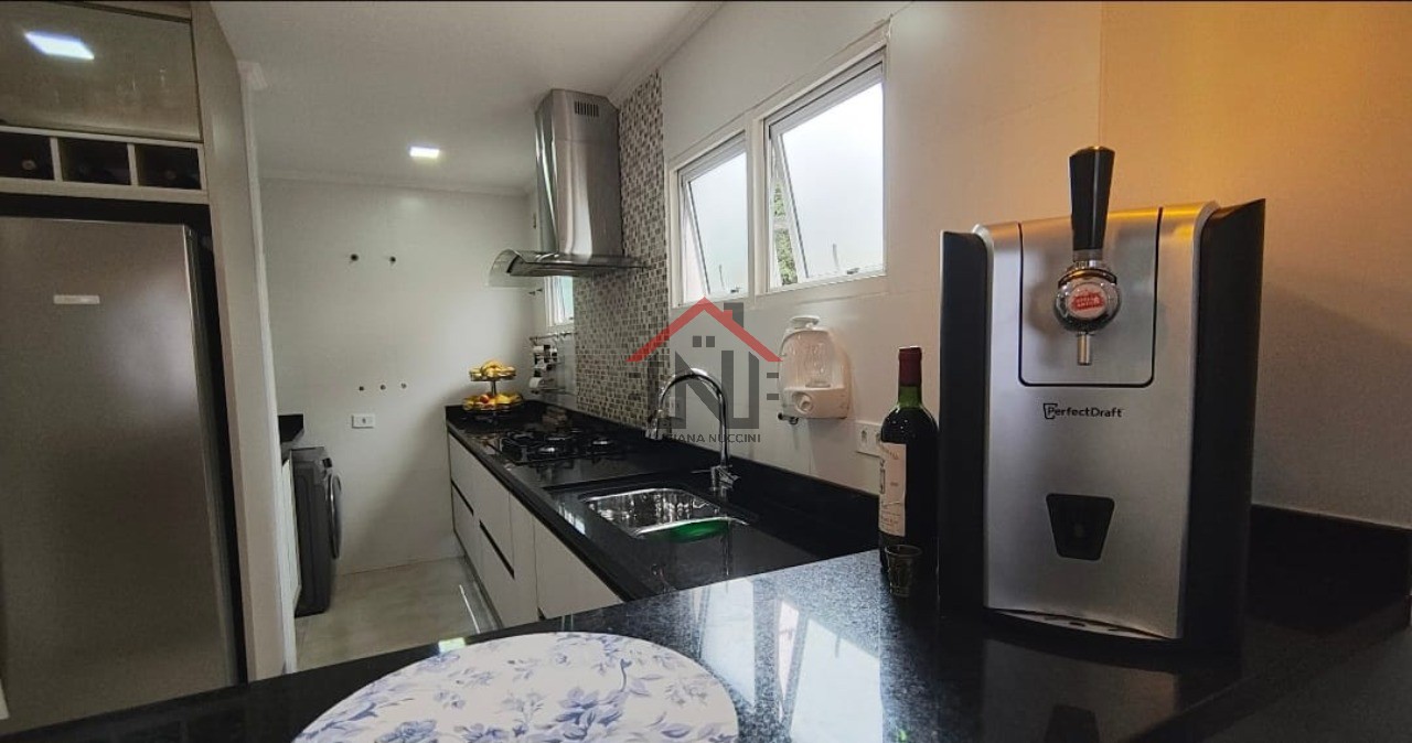 Casa em Condomínio à Venda em São Paulo - 3 Quartos, 1 Suíte, 1 Sala, 2 Banheiros, 3 Vagas, 220 m² de Área.