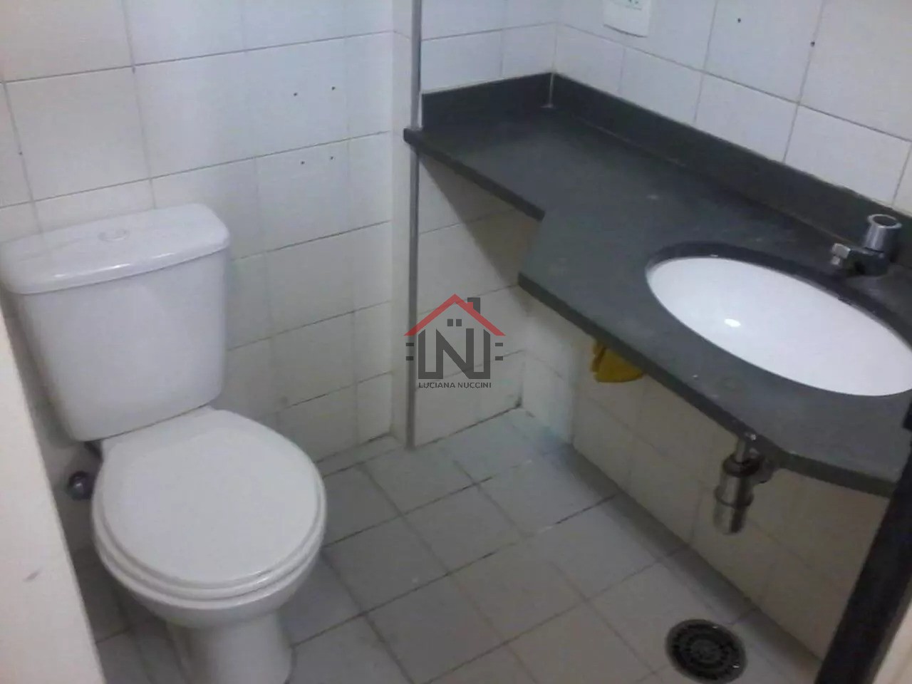 Conjunto Comercial à Venda ou Locação em Indianópolis, São Paulo-SP: 2 Banheiros, 1 Vaga, 37m² de Área!