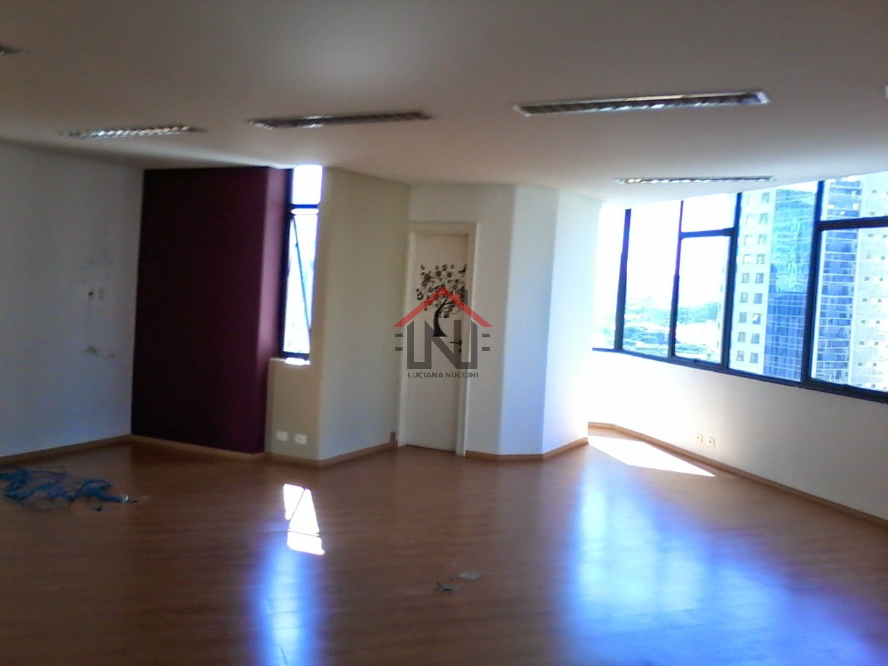 Conjunto Comercial de Alto Padrão para Locação em São Paulo-SP, Cidade Monções: 1 Sala, 1 Banheiro, 2 Vagas, 139,57 m²Área.