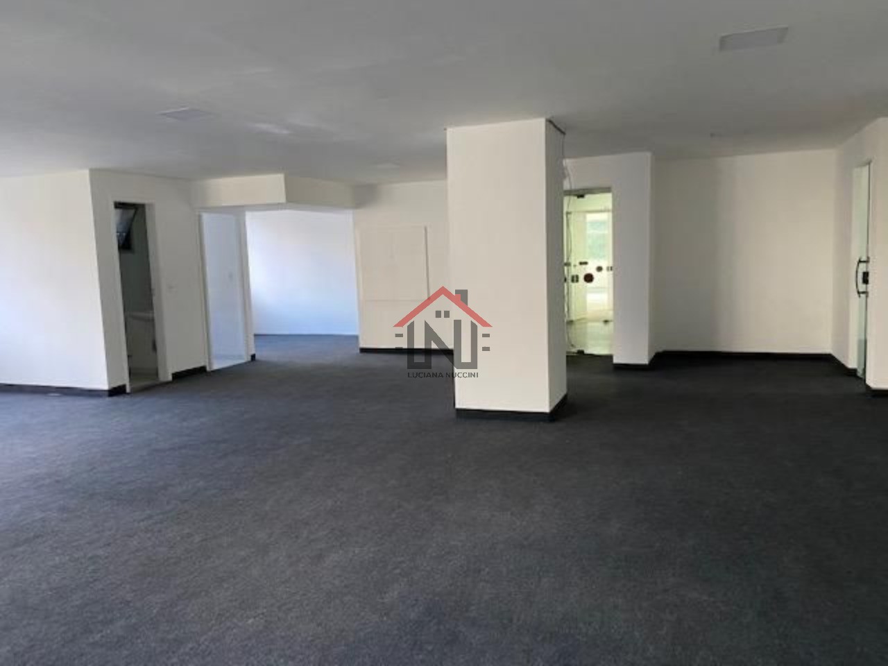 Conjunto Comercial de Alto Padrão para Locação em São Paulo-SP, Cerqueira César: 4 Salas, 2 Banheiros, 150m². Venha conferir!