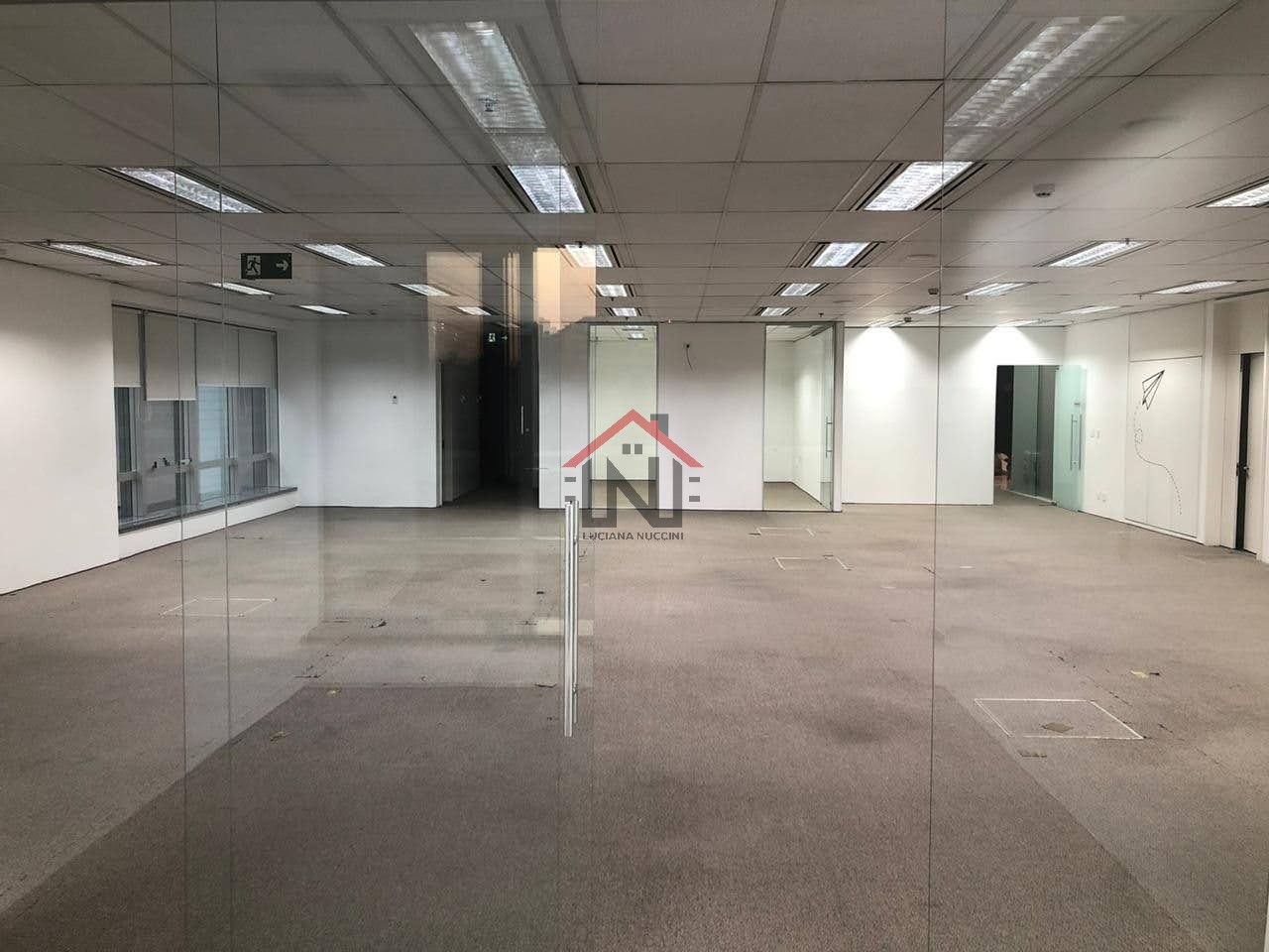 Conjunto Comercial para Locação na Cidade Monções, São Paulo-SP: 1 Sala, 1 Banheiro, 10 Vagas de Garagem, 330,73m².