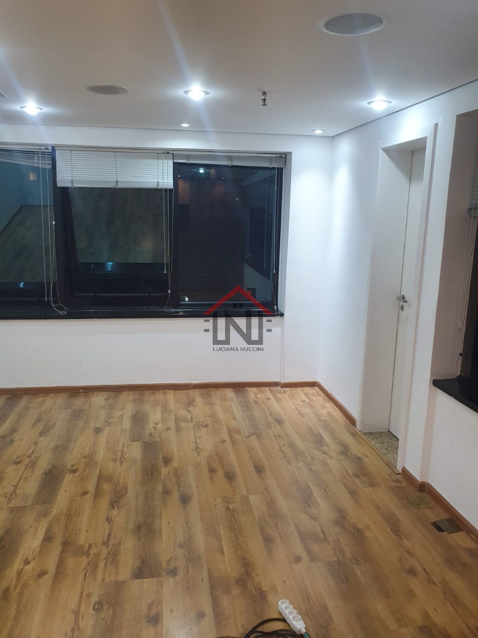 Excelente oportunidade de locação de conjunto comercial no Itaim Bibi, São Paulo-SP: 1 sala, 1 banheiro, 3 vagas de garagem, 1,00 m².
