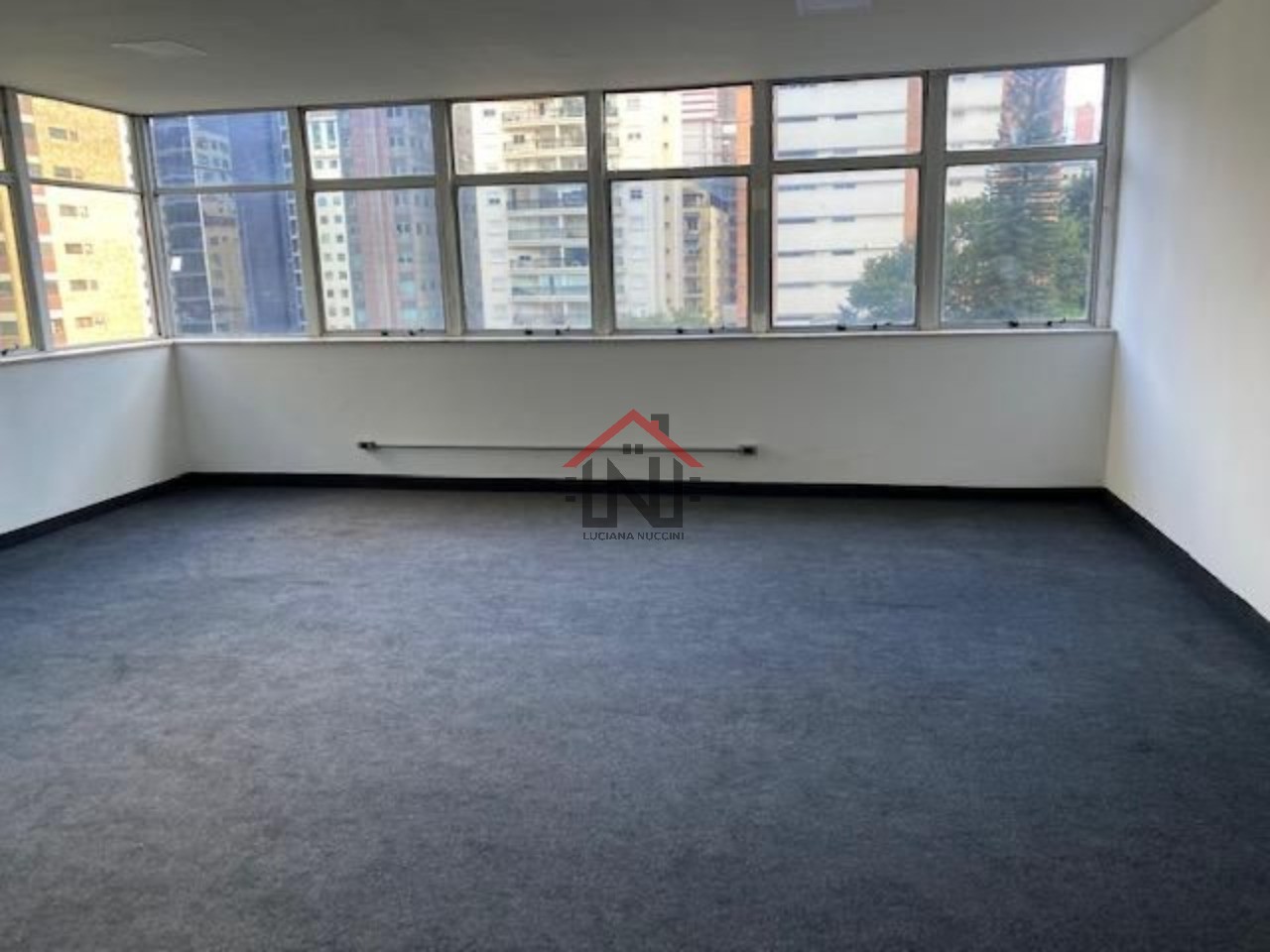 Conjunto Comercial de Alto Padrão para Locação em São Paulo-SP, Cerqueira César: 4 Salas, 2 Banheiros, 150m². Venha conferir!