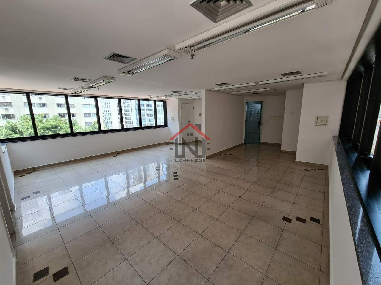 Conjunto Comercial de Alto Padrão para Locação no Jardim Paulista, São Paulo-SP: 1 Sala, 1 Vaga de Garagem, 64m² de Área