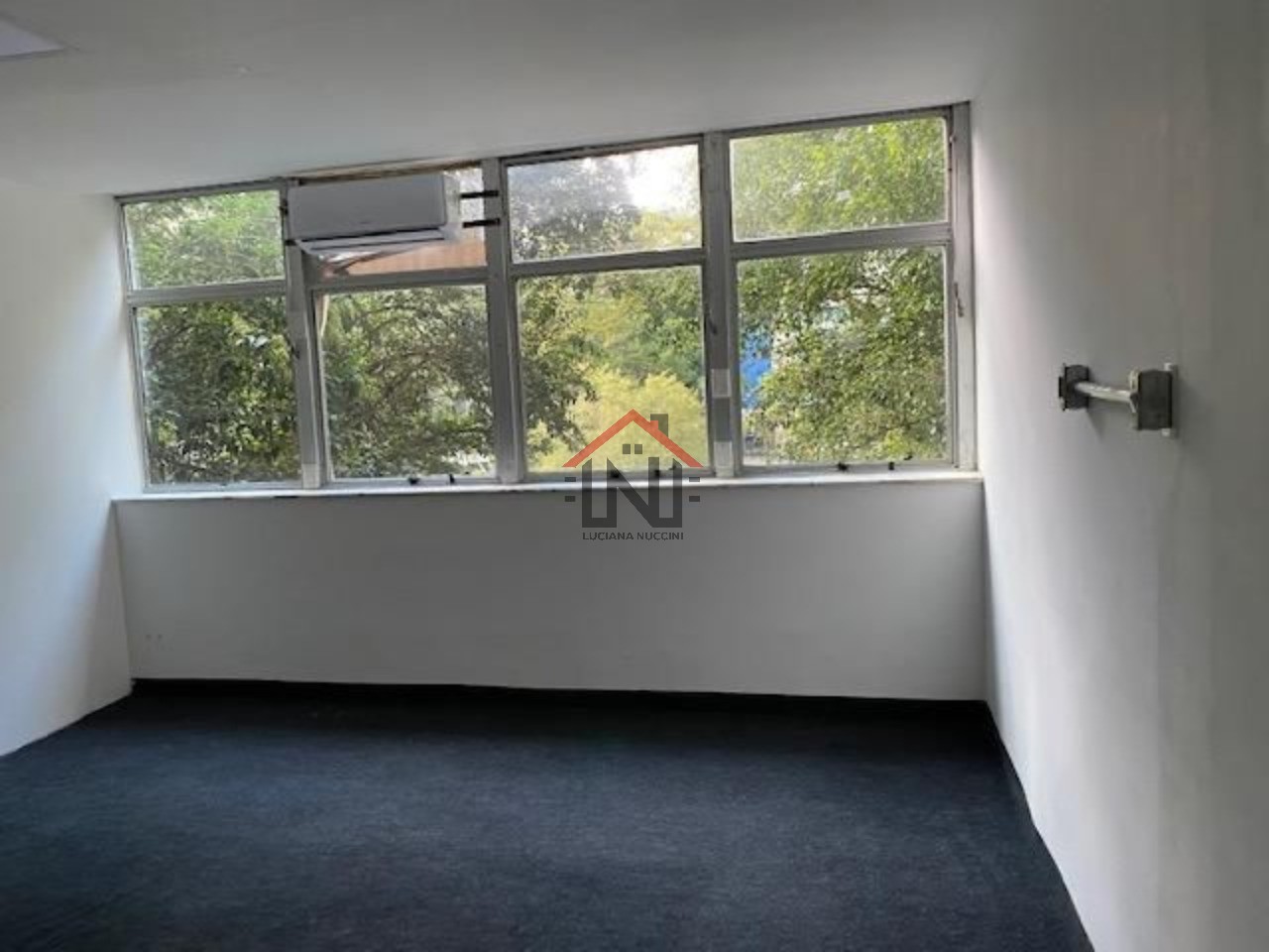 Conjunto Comercial de Alto Padrão para Locação em São Paulo-SP, Cerqueira César: 4 Salas, 2 Banheiros, 150m². Venha conferir!