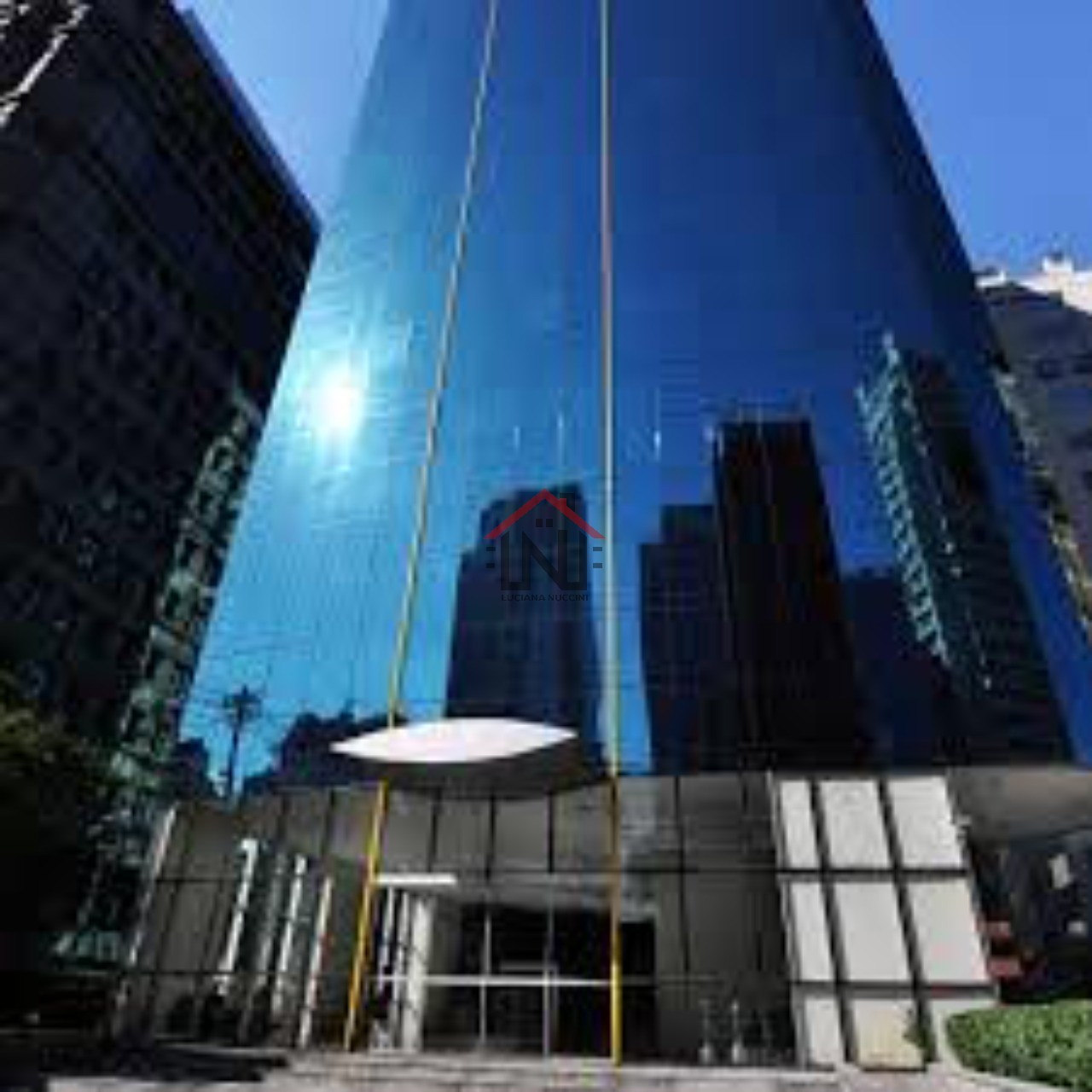 Conjunto Comercial para Locação na Cidade Monções, São Paulo-SP: 1 Sala, 1 Banheiro, 10 Vagas de Garagem, 330,73m².