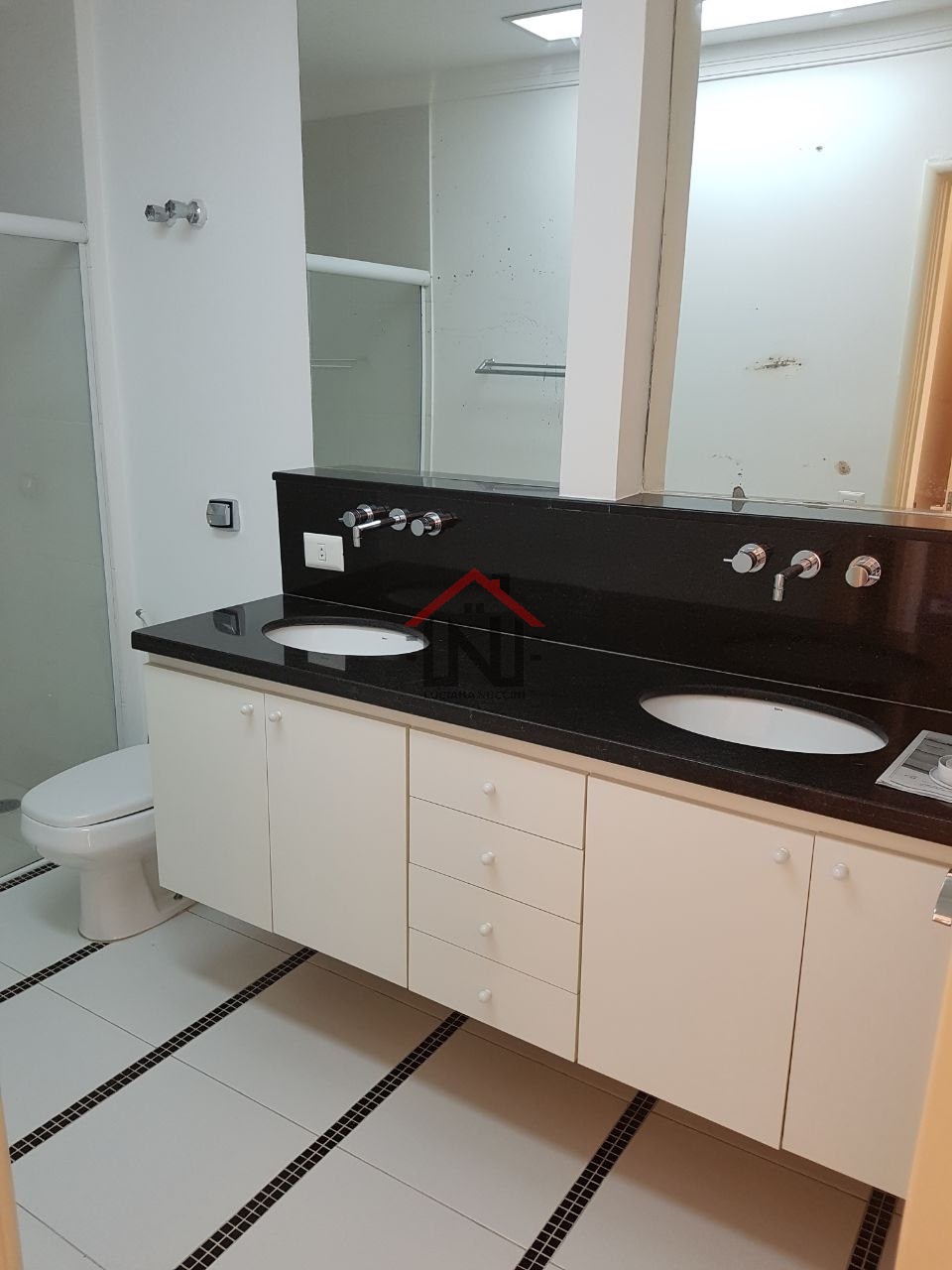 Apartamento à venda em São Paulo-SP no Jardim Paulista com 2 quartos, 1 suíte, 1 sala, 1 banheiro e 75m² de área.