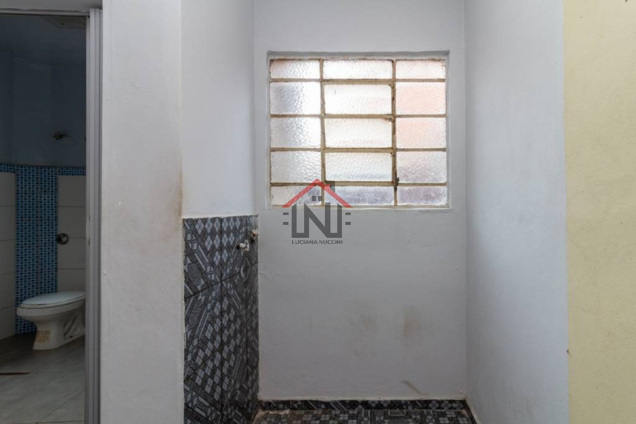 Casa à venda em Perdizes, São Paulo-SP: 3 quartos, 2 quintais, 2 banheiros, 3 vagas, 400m² de área. Aproveite!