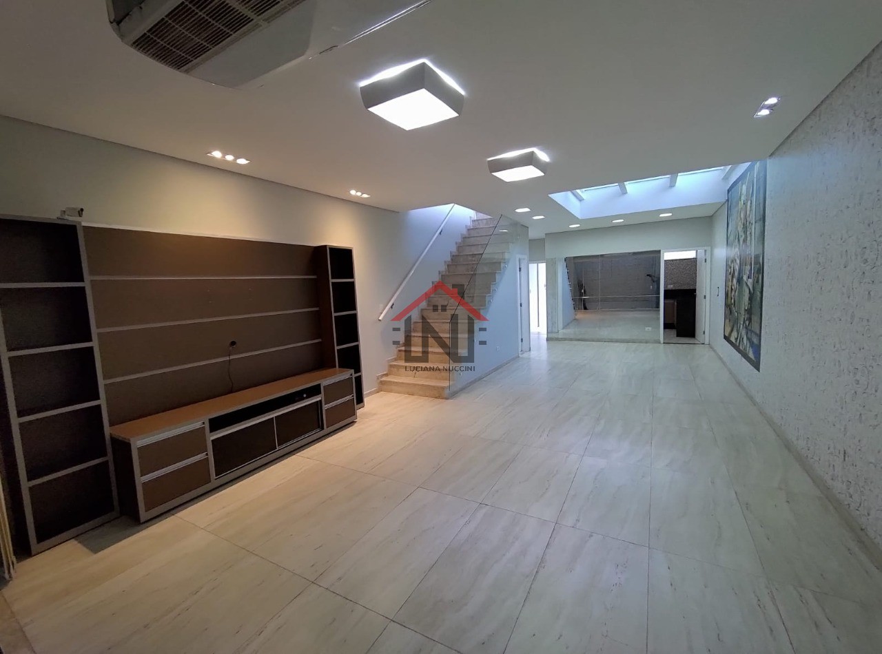 Sobrado Residencial à Venda no Ipiranga, São Paulo: 2 Suítes, 3 Salas, 2 Vagas - Imperdível Oportunidade!