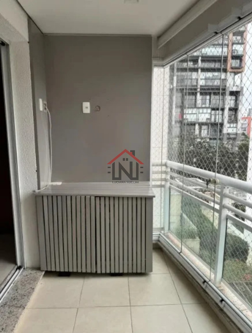 Apartamento à venda em Pinheiros, São Paulo-SP: 3 quartos, 1 suíte, 2 salas, 4 banheiros, 2 vagas de garagem, 100m² de área.