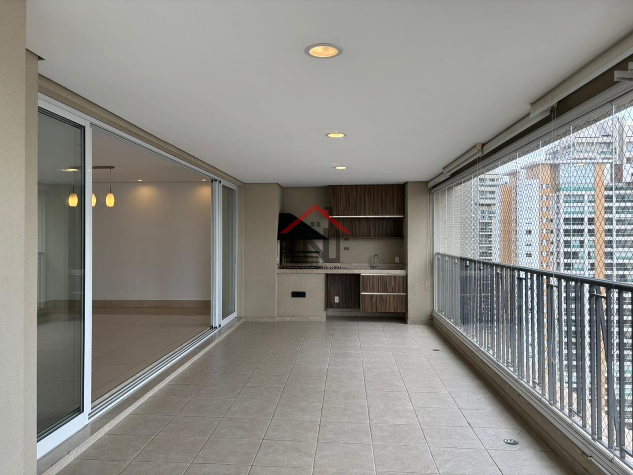 Apartamento Industrial de Luxo no Campo Belo - 4 Quartos, 4 Suítes, 6 Banheiros, 4 Vagas, 223m² - Venda ou Locação em SP