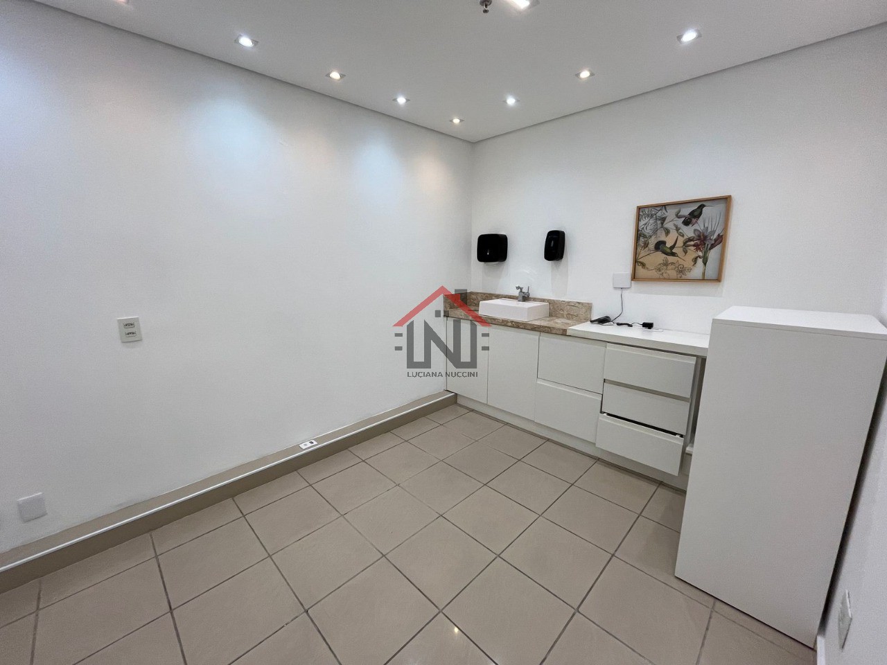 Conjunto Comercial de Alto Padrão na Bela Vista - 3 Salas, 2 Banheiros, 1 Vaga, 41 m² - São Paulo-SP
