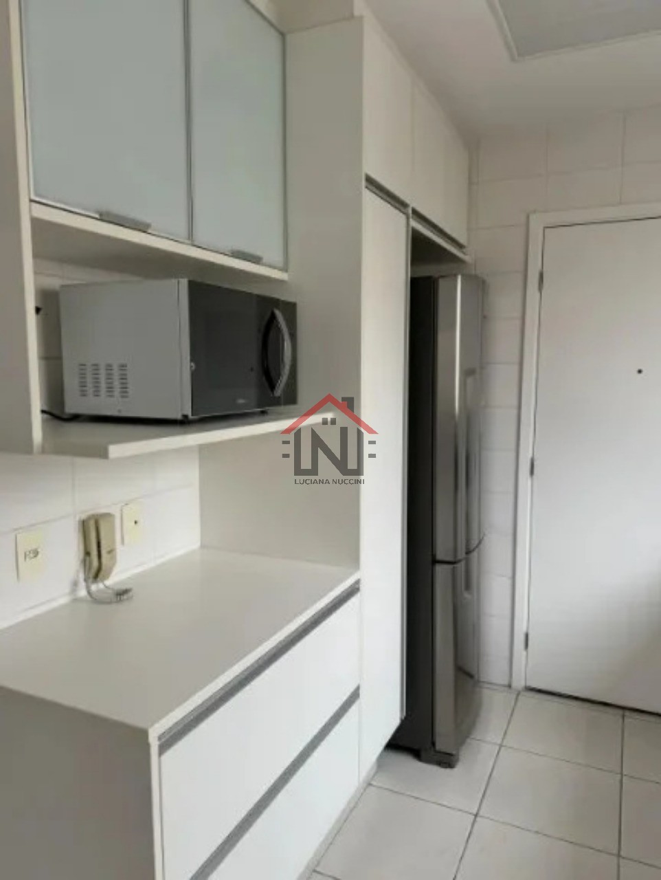 Apartamento à venda em Pinheiros, São Paulo-SP: 3 quartos, 1 suíte, 2 salas, 4 banheiros, 2 vagas de garagem, 100m² de área.