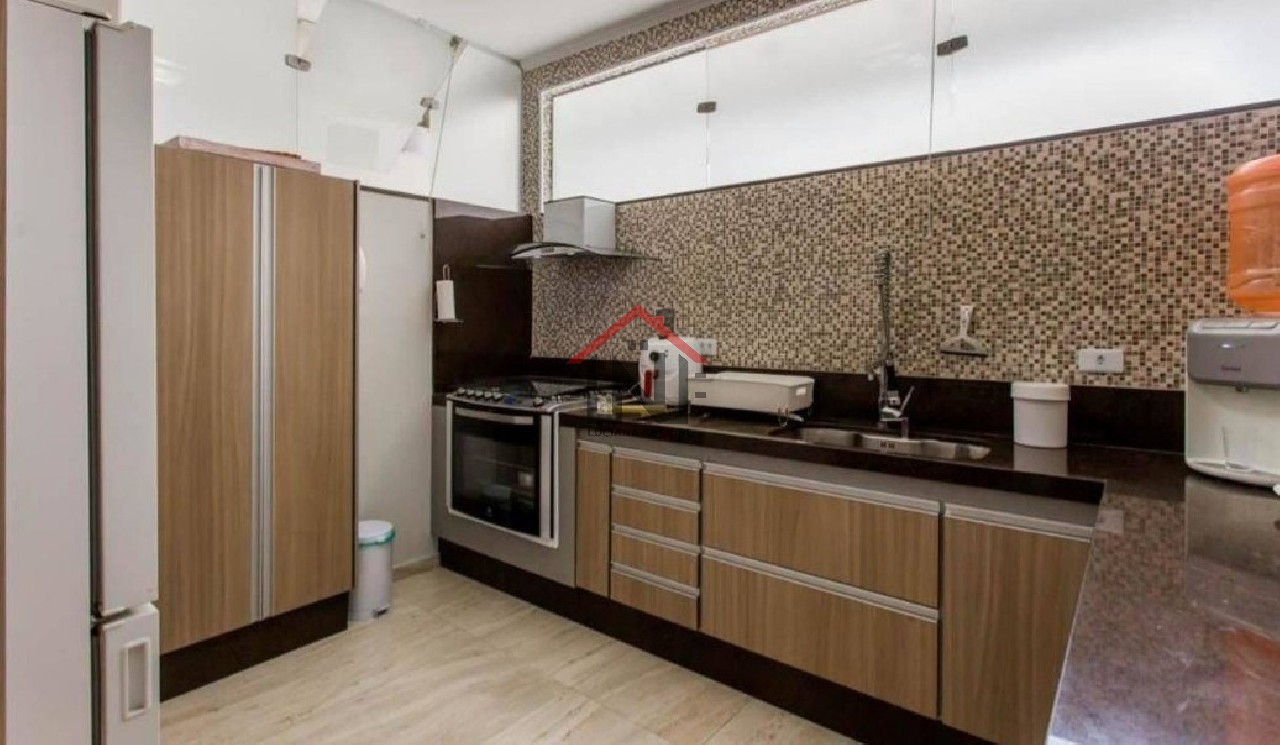 Sobrado Residencial à Venda no Ipiranga, São Paulo: 2 Suítes, 3 Salas, 2 Vagas - Imperdível Oportunidade!