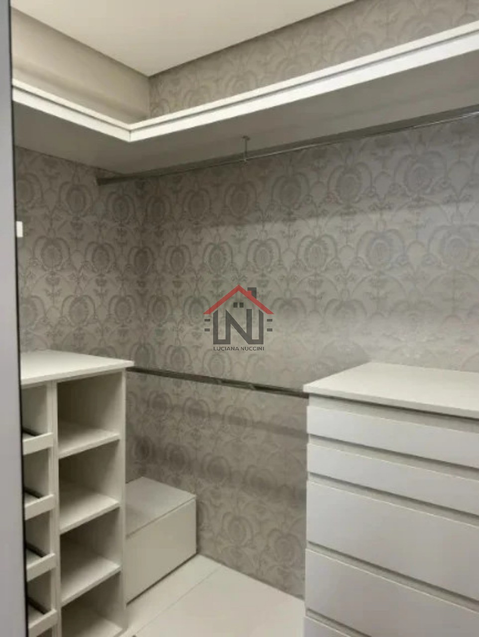 Apartamento à venda em Pinheiros, São Paulo-SP: 3 quartos, 1 suíte, 2 salas, 4 banheiros, 2 vagas de garagem, 100m² de área.