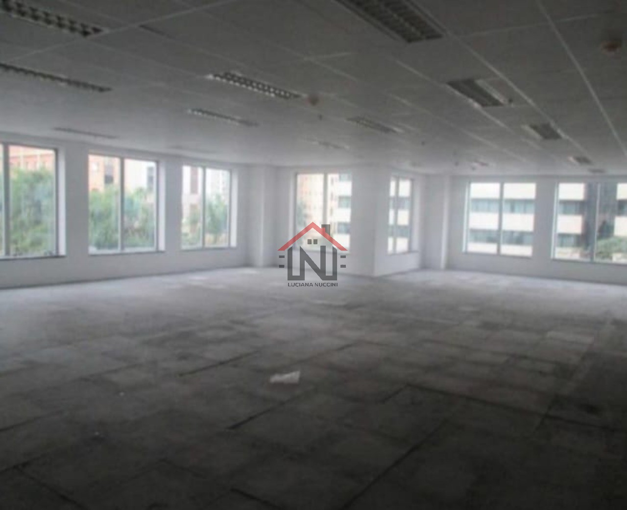 Conjunto Comercial de Alto Padrão com 22 vagas de garagem na Chácara Santo Antônio, São Paulo-SP: 935,40 m² de Área.