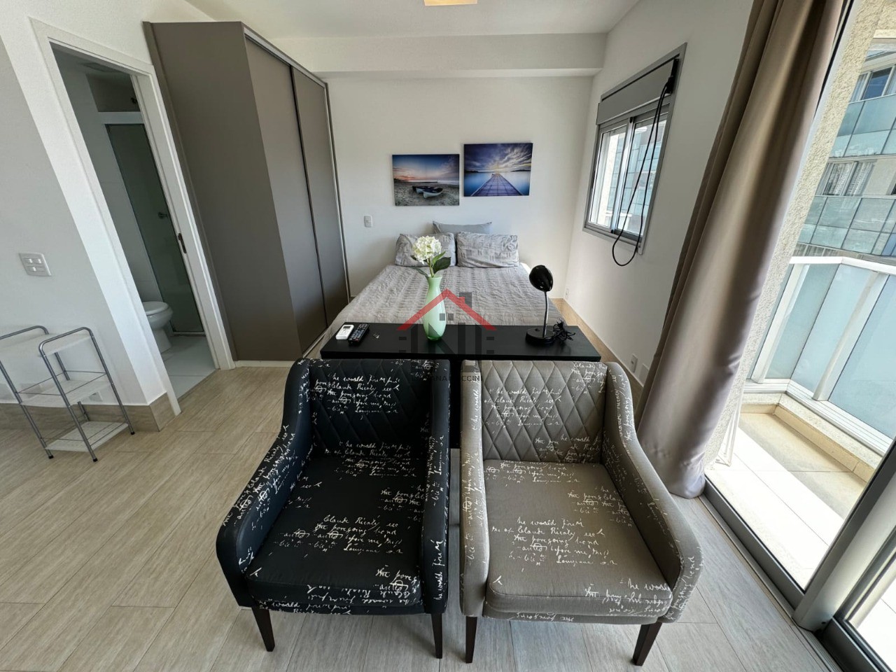 Studio de luxo em condomínio exclusivo em Santo Amaro, São Paulo - 1 quarto, 1 banheiro, 1 vaga - 33m² de elegância!