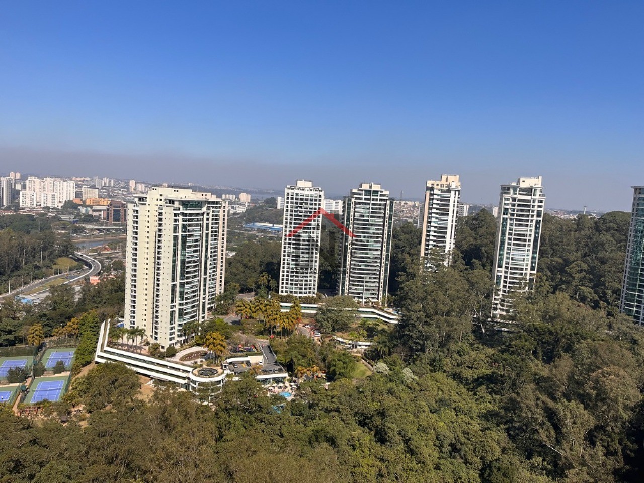 Imperdível! Apartamento à venda em São Paulo-SP, Jardim Morumbi - 4 quartos, 3 suítes, 4 banheiros, 4 vagas, 192m².