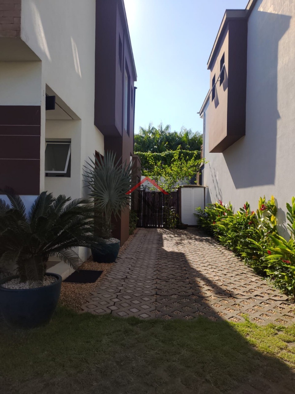 Imperdível! Casa em condomínio para locação na Praia de Boraceia, São Sebastião-SP: 4 quartos, 4 suítes, 1 sala, 6 banheiros, 3 vagas de garagem, 192m²