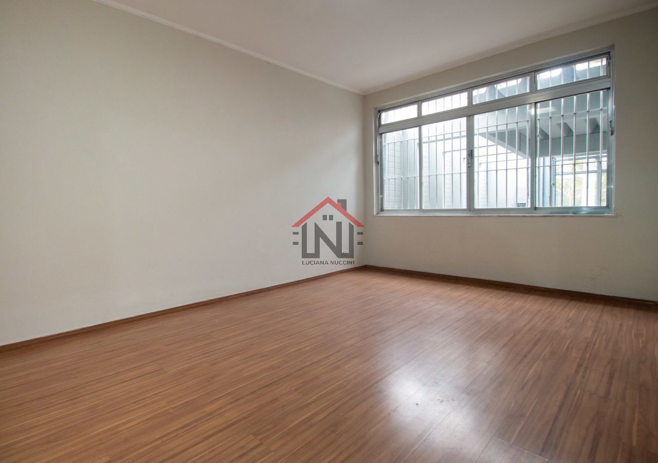 Aluguel de Casa Comercial em São Paulo-SP, Chácara Santo Antônio: 8 Salas, 3 Banheiros, 2 Vagas de Garagem, 220m² Área.
