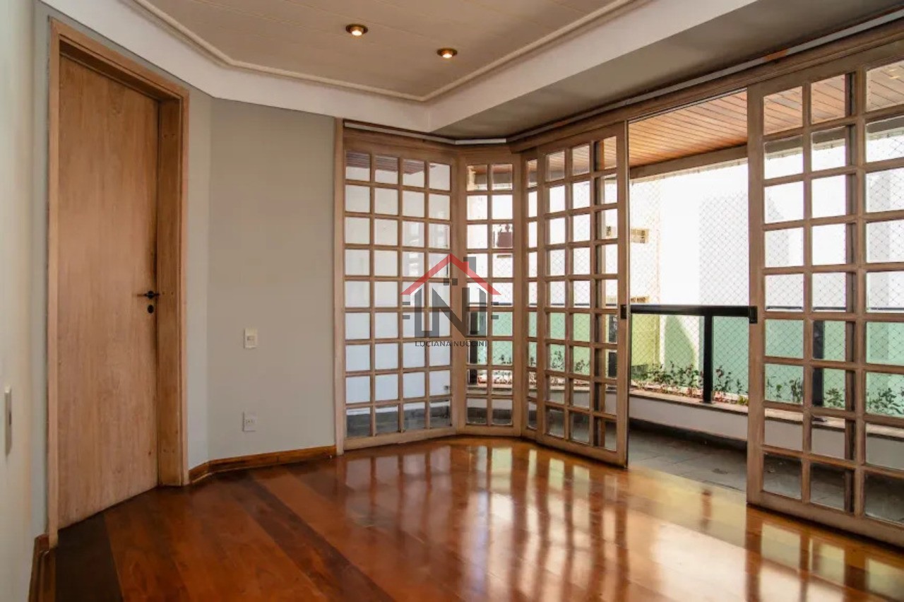 Apartamento de Luxo para Locação na Vila Uberabinha, São Paulo-SP: 3 Quartos, 3 Suítes, 1 Sala, 4 Banheiros, 2 Vagas, 195m².