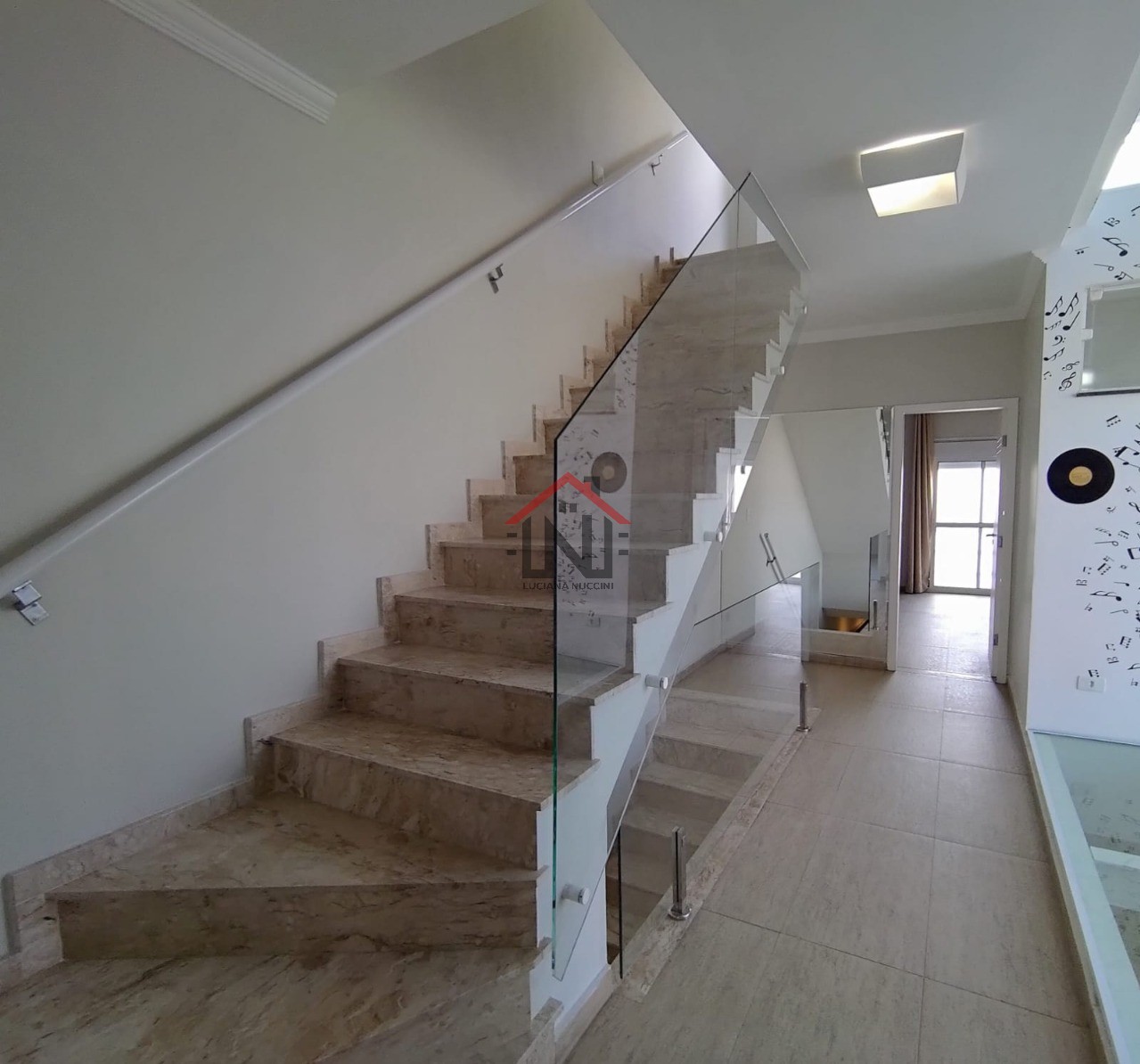 Sobrado Residencial à Venda no Ipiranga, São Paulo: 2 Suítes, 3 Salas, 2 Vagas - Imperdível Oportunidade!