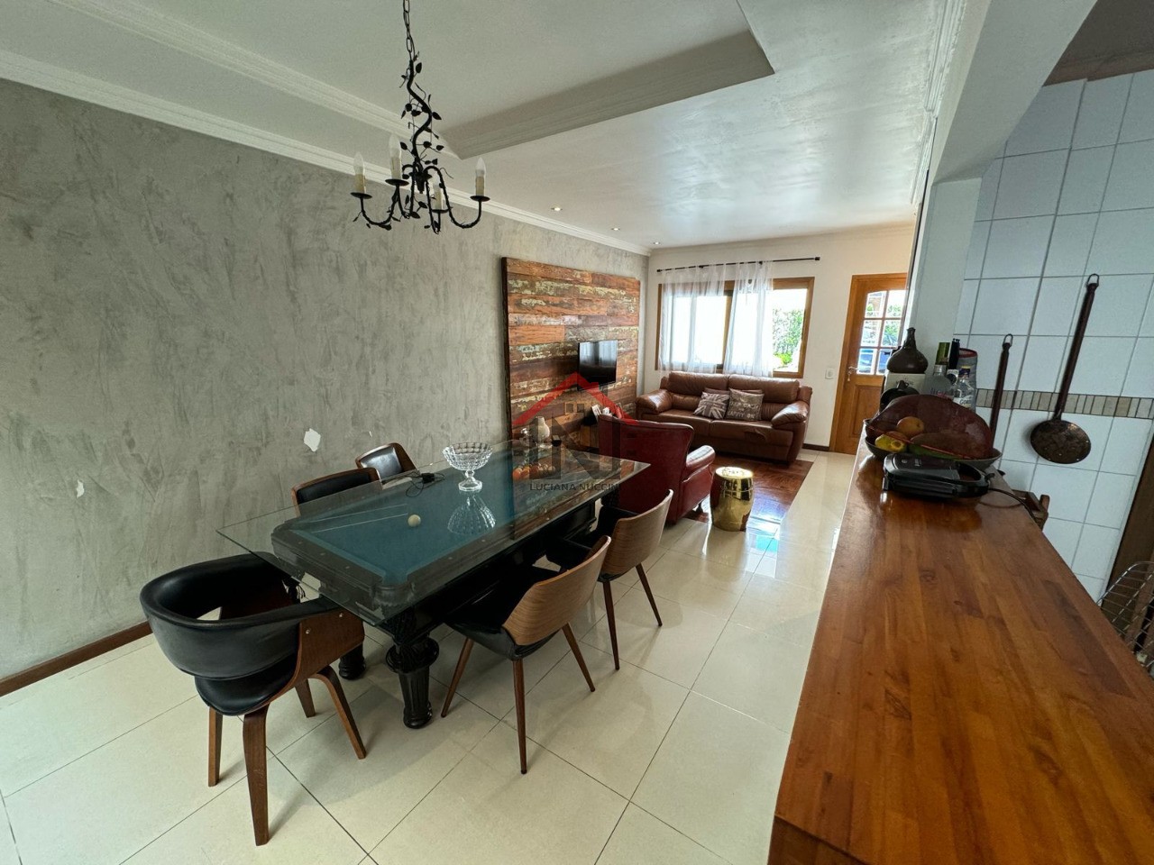 Imperdível Casa à Venda em Santo Amaro - São Paulo-SP: 4 Quartos, 2 Suítes, 1 Sala, 4 Banheiros, 2 Vagas de Garagem. Confira!