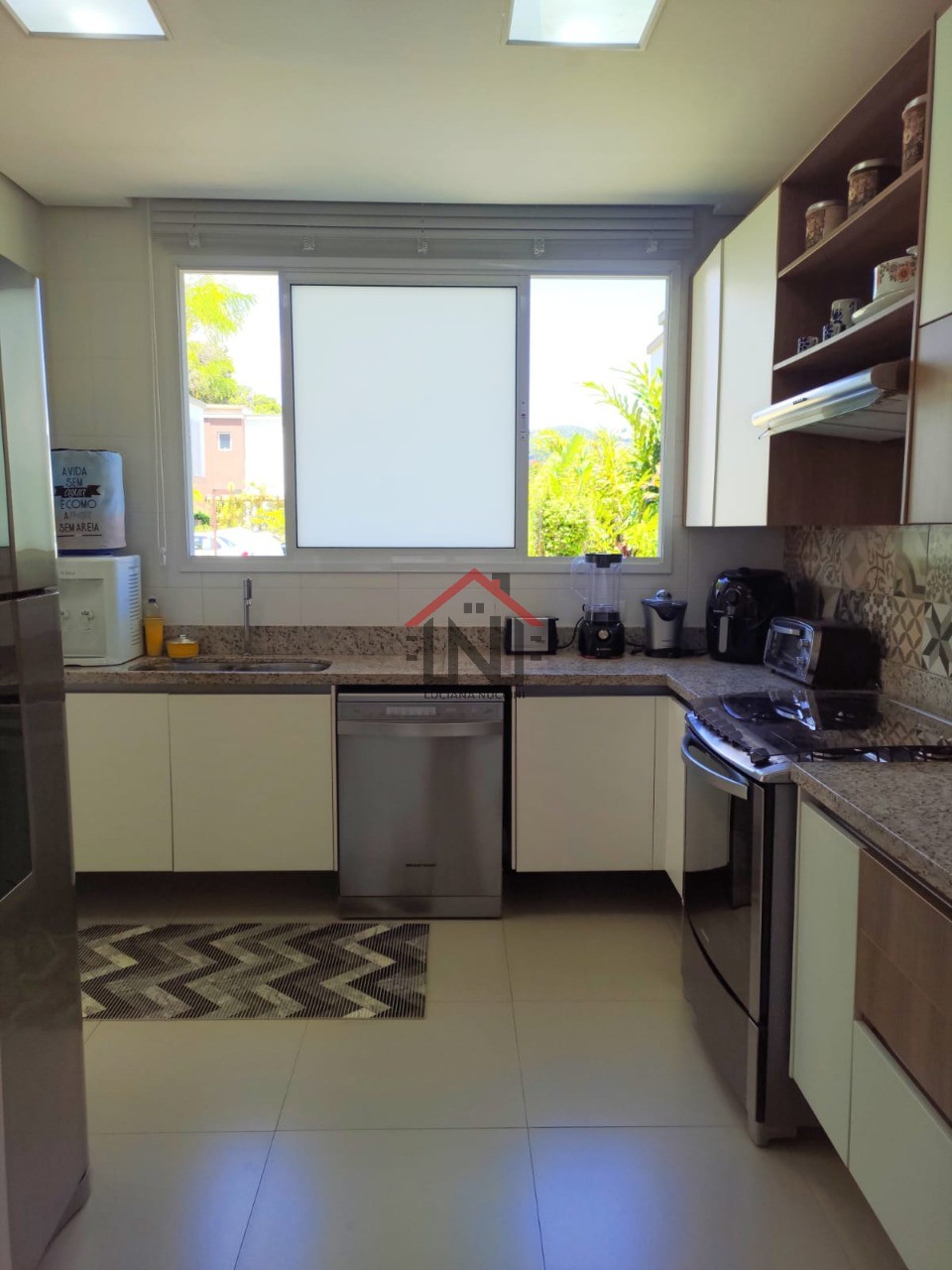 Imperdível! Casa em condomínio para locação na Praia de Boraceia, São Sebastião-SP: 4 quartos, 4 suítes, 1 sala, 6 banheiros, 3 vagas de garagem, 192m²