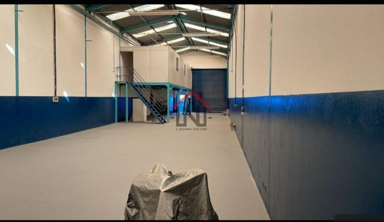 Galpão industrial para locação em São Paulo-SP, Vila Carioca: 1 sala, 4 banheiros, 2 vagas de garagem, 329m². Aproveite!