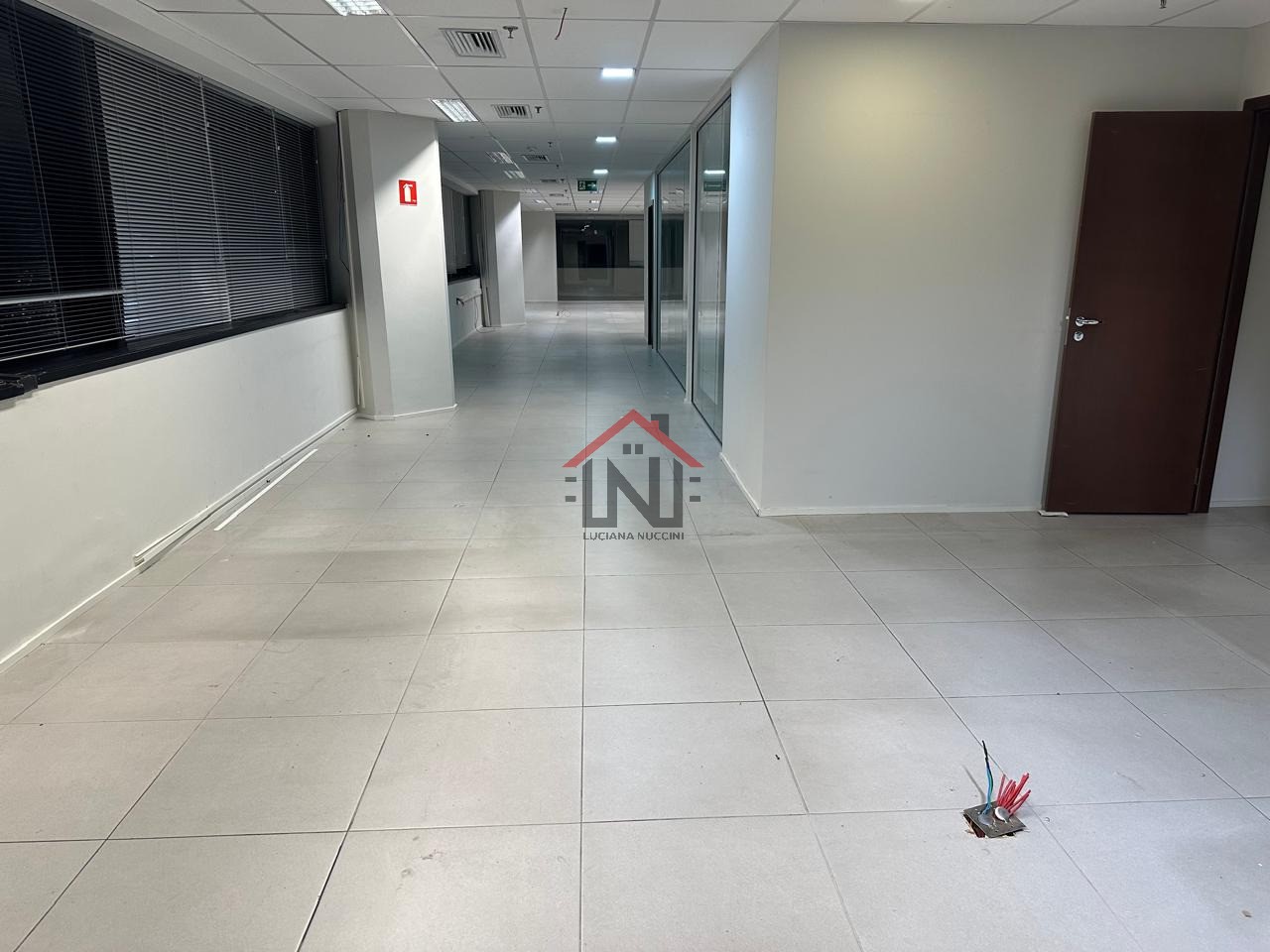 Conjunto Comercial de Alto Padrão na Bela Vista, São Paulo-SP: 1 sala, 1 banheiro, 6 vagas, 404m² de Área!