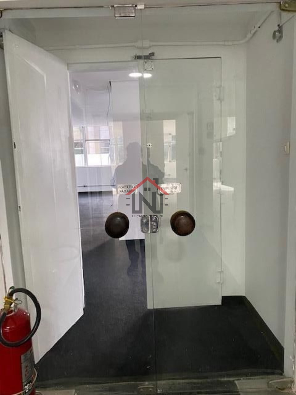 Conjunto Comercial de Alto Padrão para Locação em São Paulo-SP, Cerqueira César: 4 Salas, 2 Banheiros, 150m². Venha conferir!