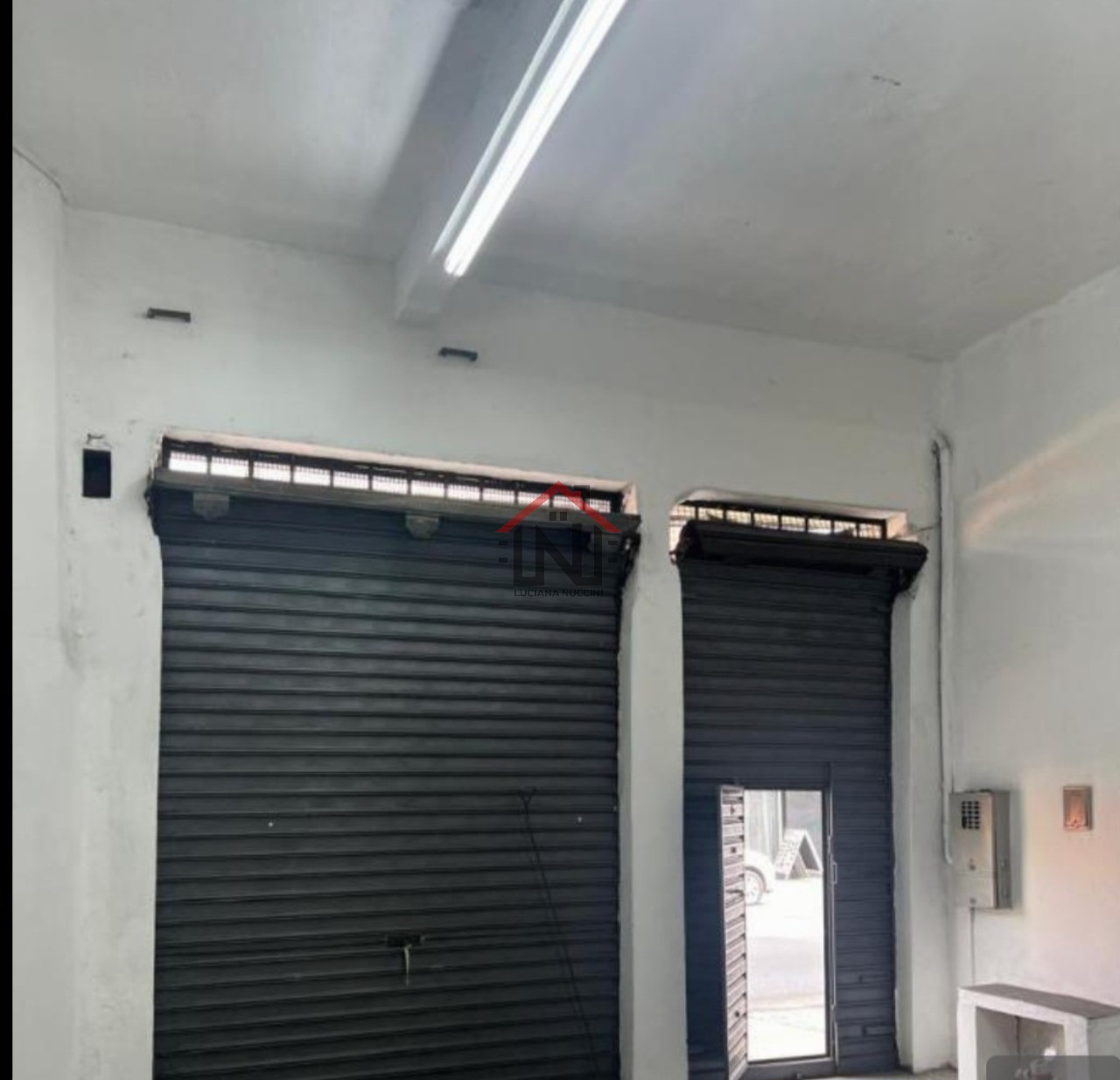 Aluguel de Galpão Comercial em São Paulo-SP, Bairro Catumbi: Sala, Banheiro e 250m² de Área!