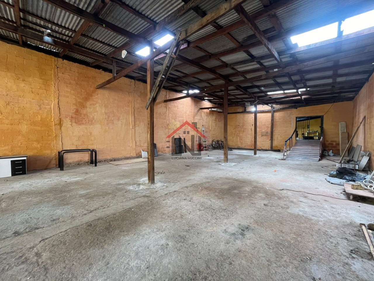 Galpão Industrial de Alto Padrão para Locação em Pinheiros, São Paulo-SP: 3 Banheiros, 370m² - Imperdível!