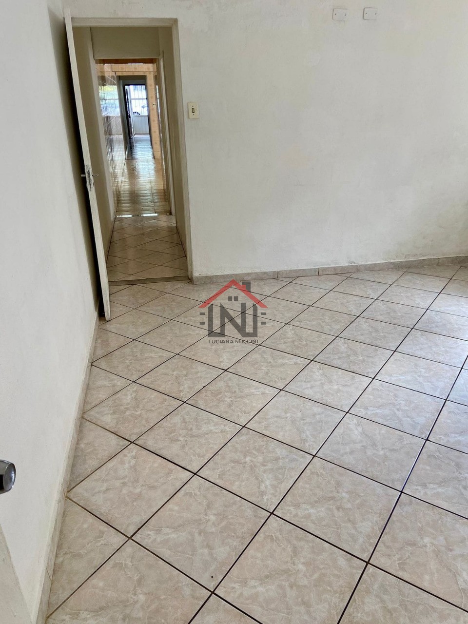 Imperdível! Casa à venda em São Paulo-SP, no Ipiranga. 4 quartos, 2 suítes, 1 sala, 3 banheiros, 2 vagas de garagem. 650m².