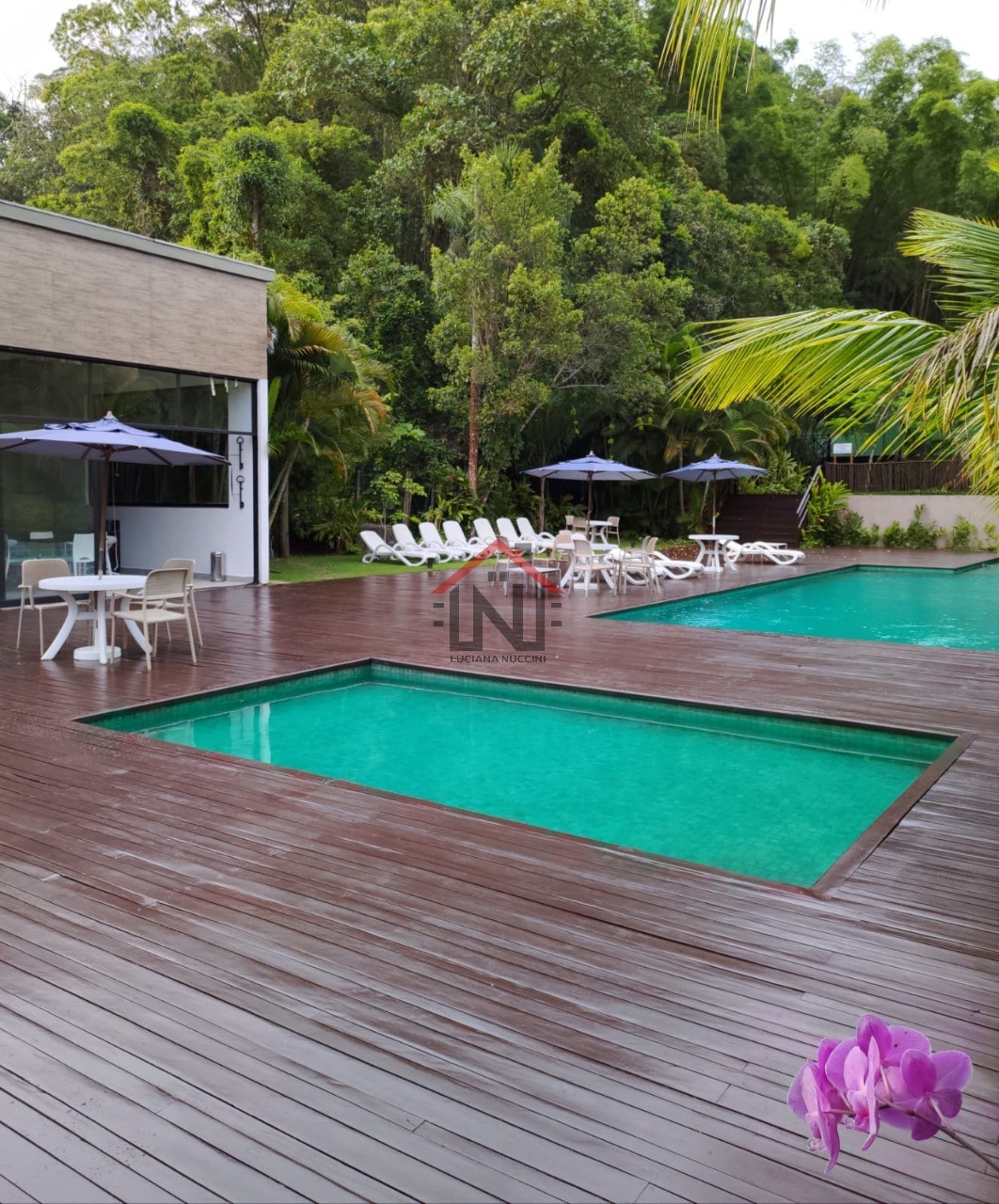 Imperdível! Casa em condomínio para locação na Praia de Boraceia, São Sebastião-SP: 4 quartos, 4 suítes, 1 sala, 6 banheiros, 3 vagas de garagem, 192m²