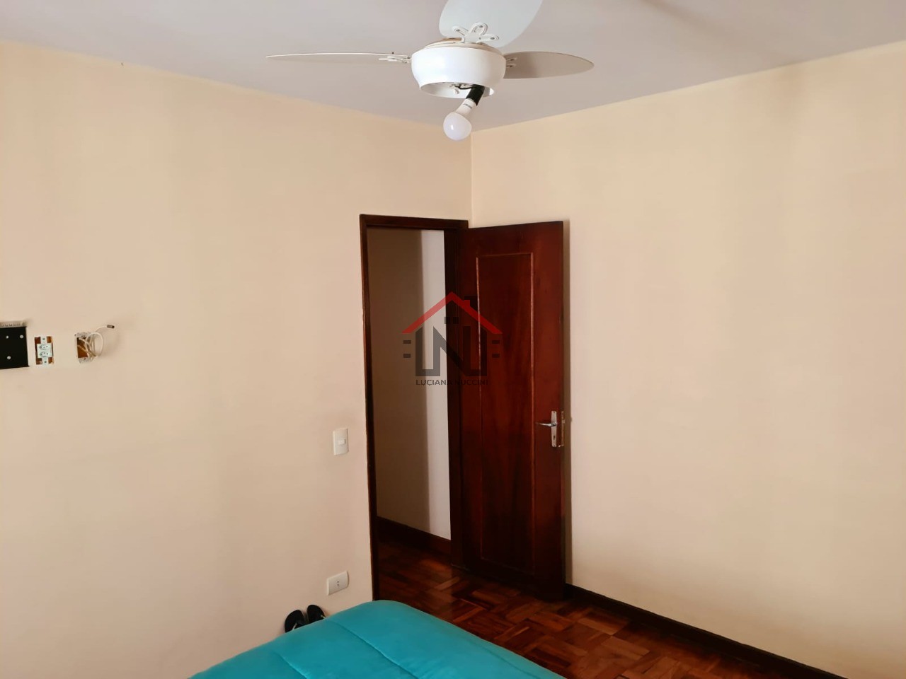 Imperdível: Casa à venda em São Paulo-SP, bairro Interlagos! 2 quartos, 1 suíte, 1 sala, 3 banheiros, 2 vagas, 80m². Confira!