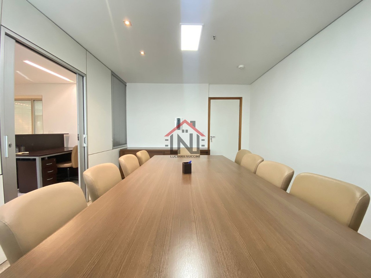 Conjunto Comercial para Locação na Vila Uberabinha em São Paulo-SP: 4 Salas, 1 Banheiro, 2 Vagas de Garagem, 63 m²!