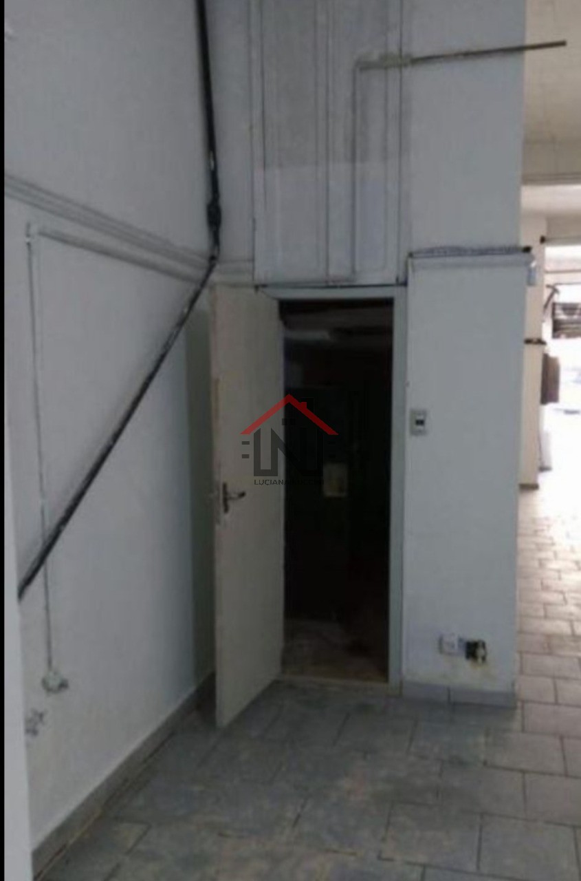 Galpão Comercial de Alto Padrão na Liberdade, São Paulo-SP: 1 Sala, 4 Banheiros, 206m² de Área!