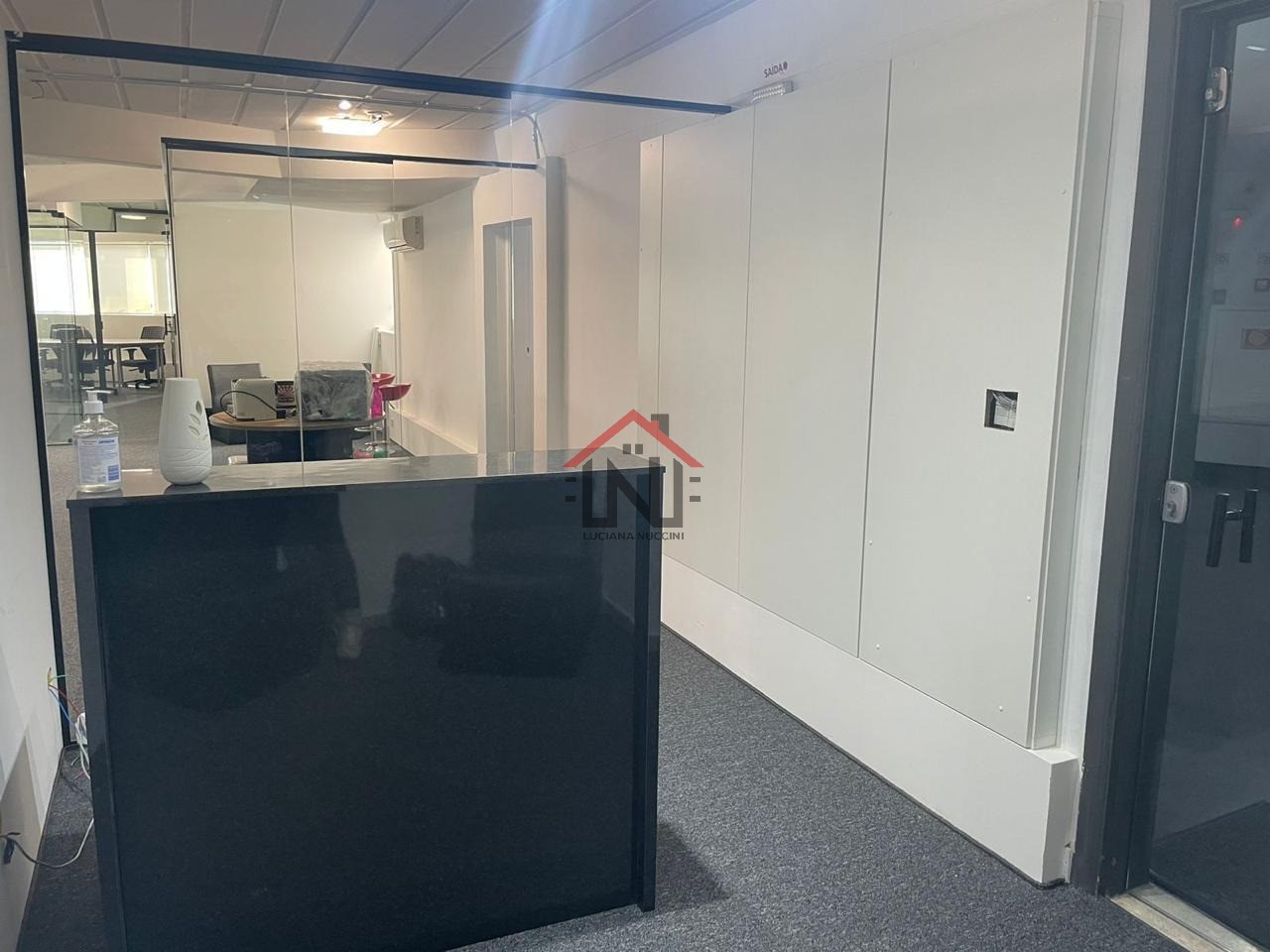 Conjunto comercial de alto padrão na Vila Olímpia: 1 sala, 4 banheiros, 4 vagas de garagem, 164m² - São Paulo-SP