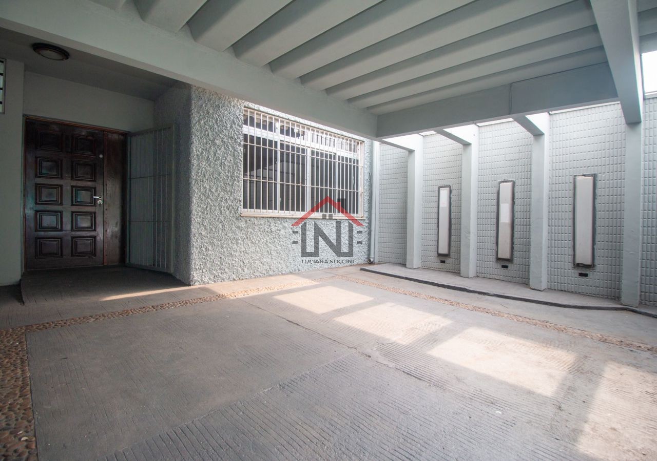 Aluguel de Casa Comercial em São Paulo-SP, Chácara Santo Antônio: 8 Salas, 3 Banheiros, 2 Vagas de Garagem, 220m² Área.