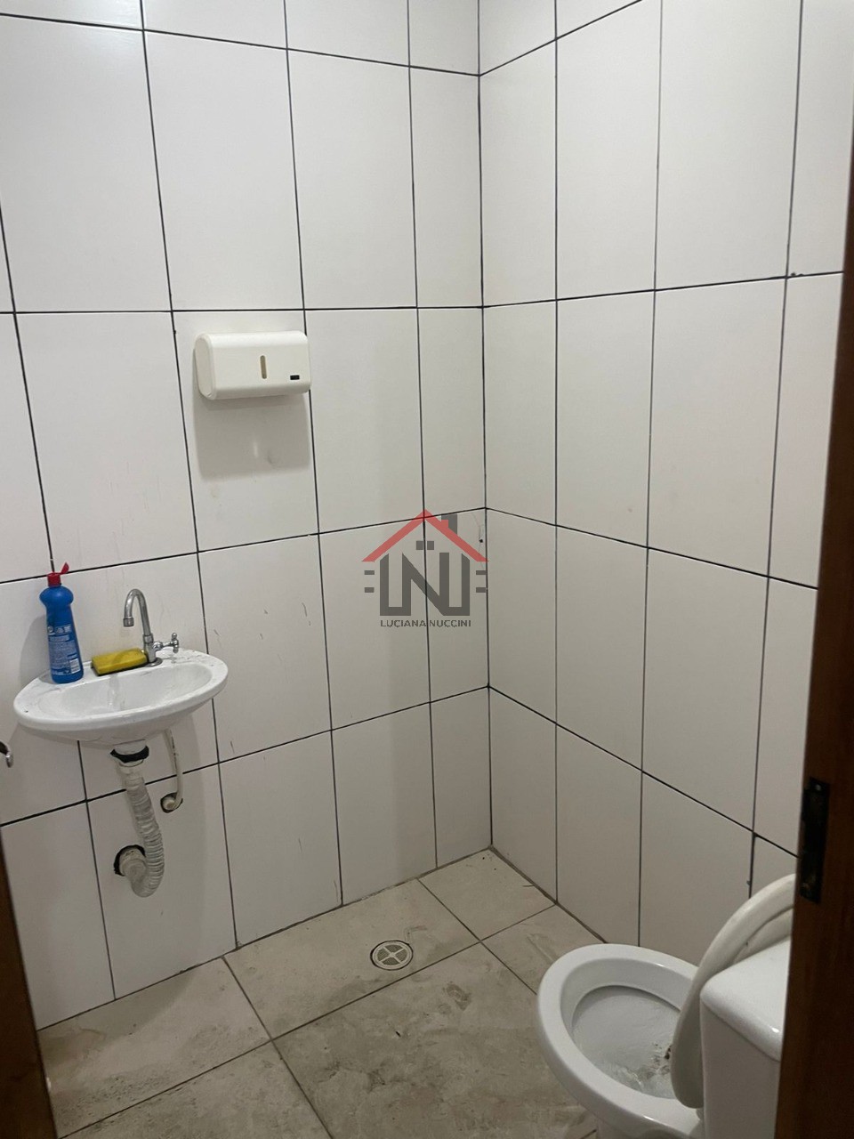 Salão Comercial de Alto Padrão para Locação em São Paulo - Bairro Socorro 160m², 1 Sala, 2 Banheiros, 4 Vagas de Garagem